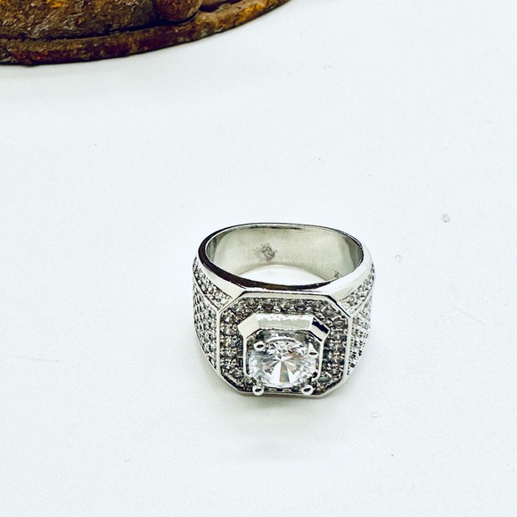 Clear Moissanite CZ rhinestone ring - Picture 1 of 9